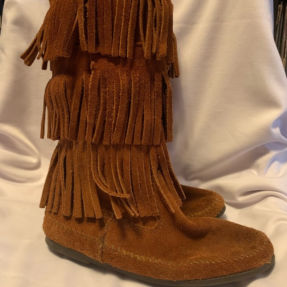 Minnetonka Fringed Boots size 8 - Picture 5 of 5